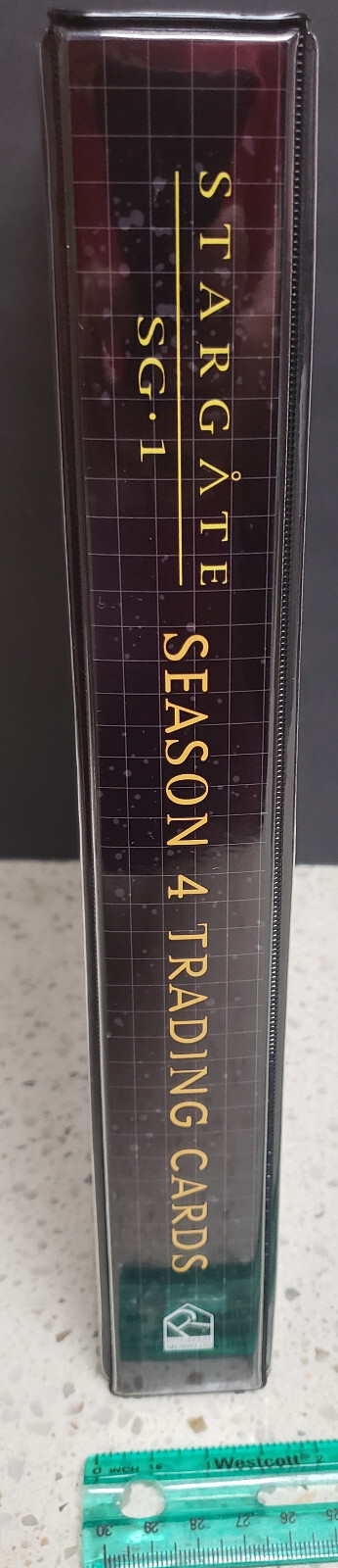 Stargate SG1: Season 4 Binder with Erick Avari Kasuf autographed card & Promo