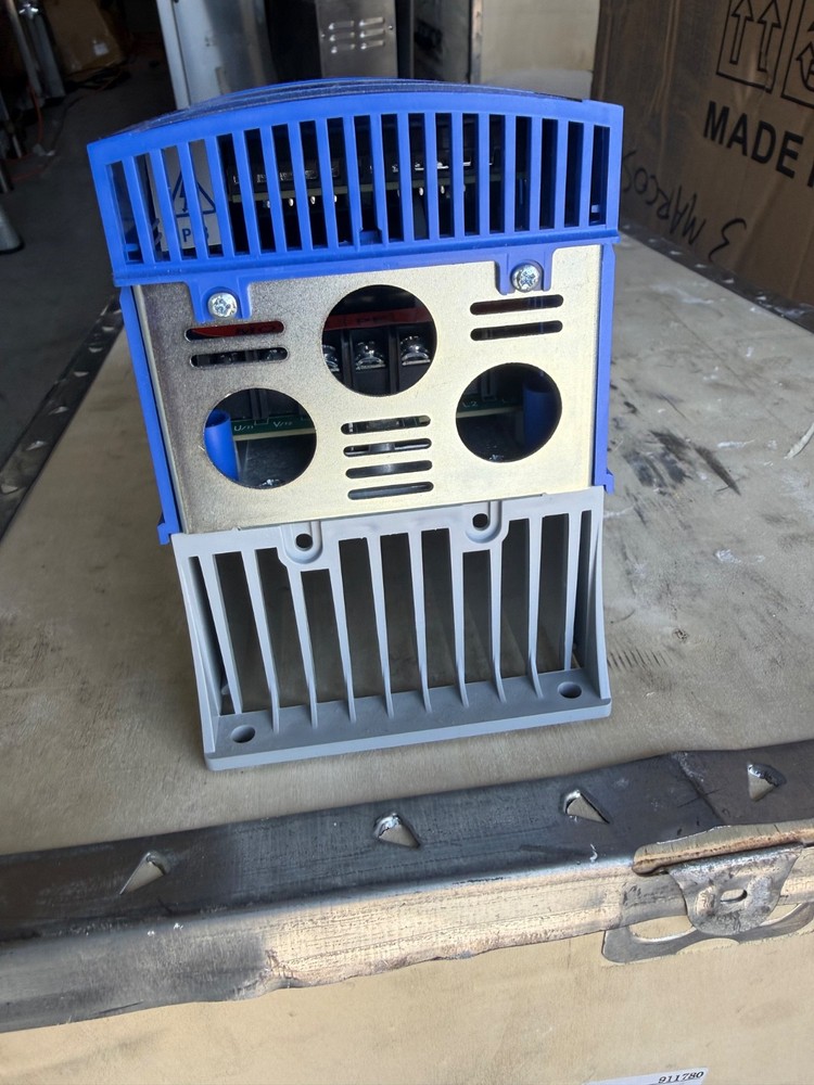 LENZE AC TECH ESV 152N02YXB