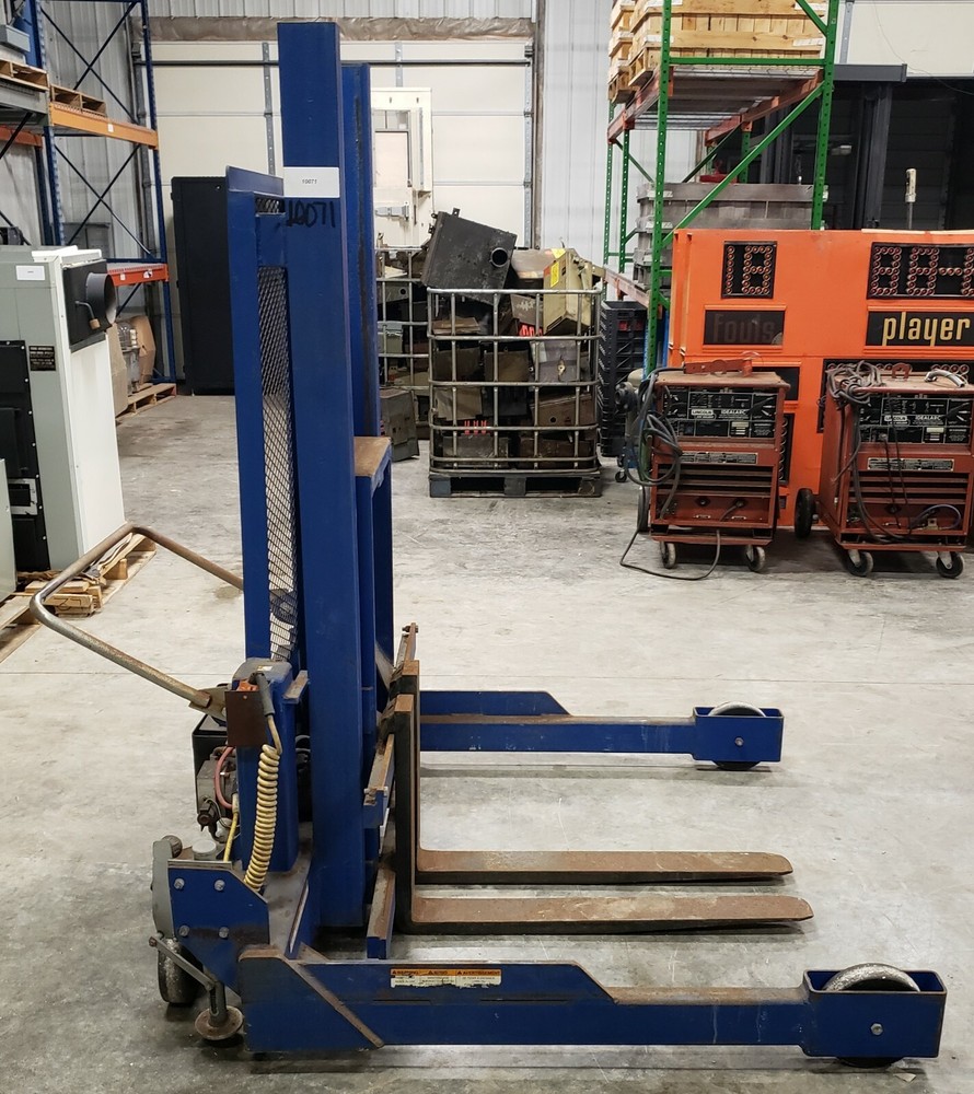 Vestil 4,000 lb Pallet Master Pallet Server PMPS-50DC #10071