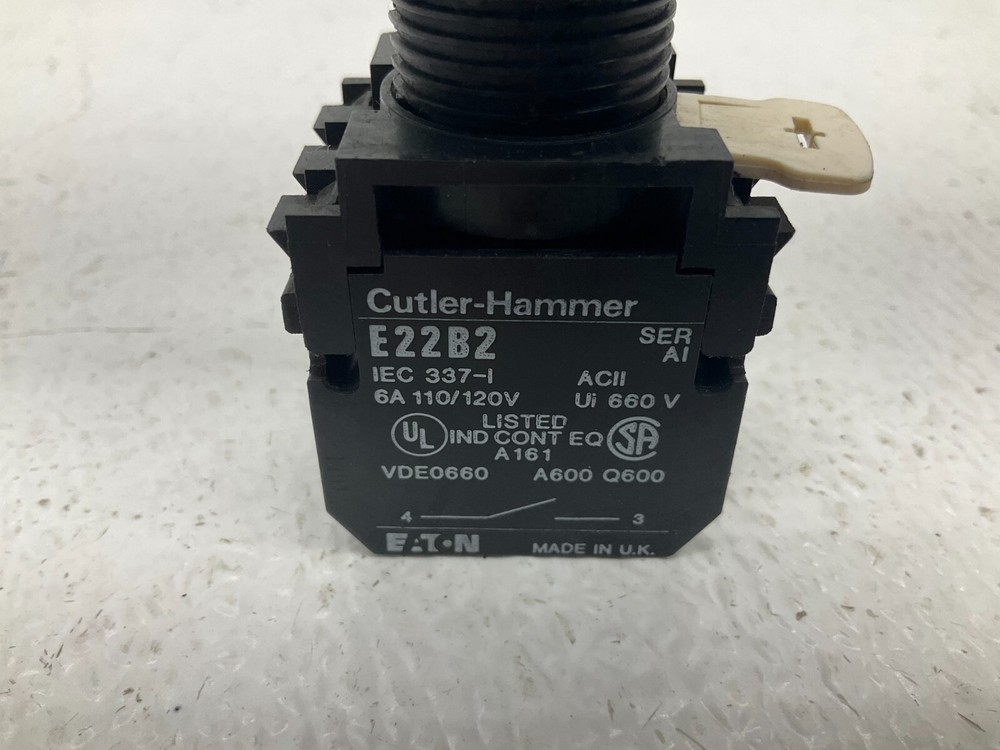 Cutler Hammer Eaton E22B2 2 Position Momentary Selector Switch Ser. A1 (TSC)
