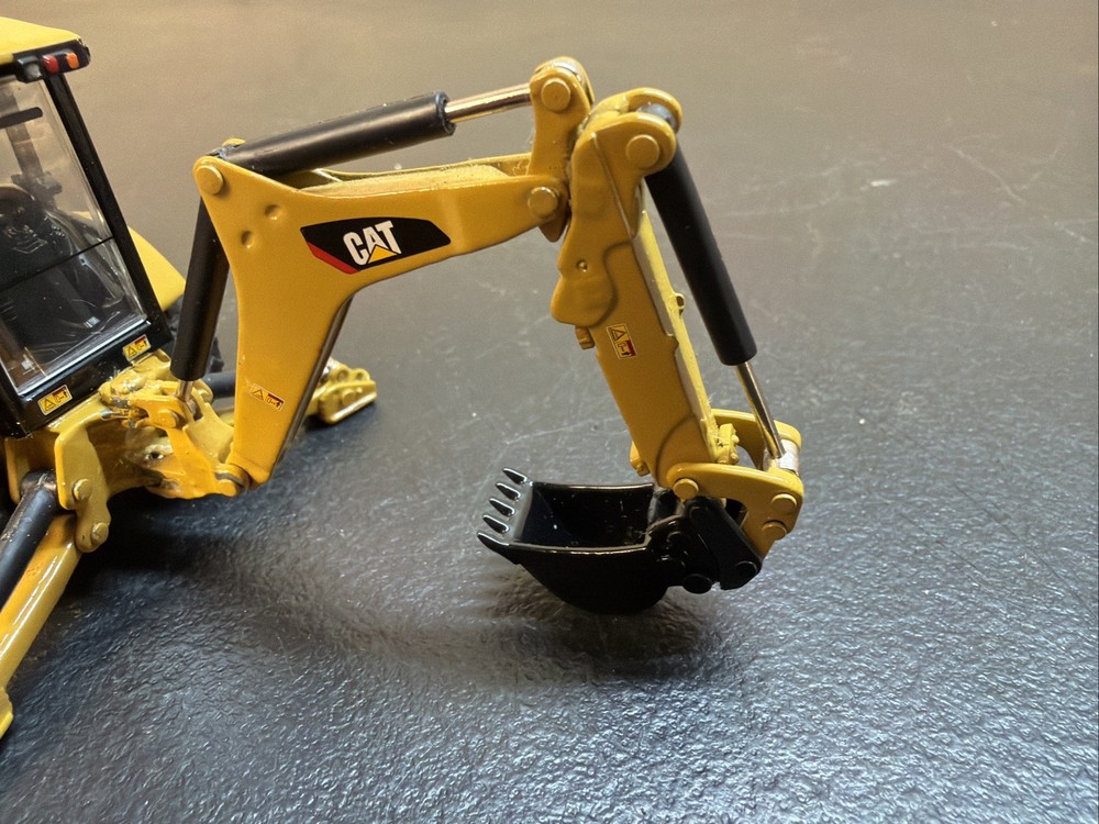 Diecast Masters 1:50 420F2 Backhoe Loader & Tin CLEAN