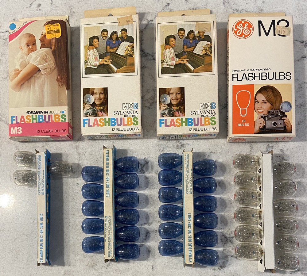 38 - Vintage Sylvania Blue Dot Flashbulbs M3B & General Electric M3 Bulbs