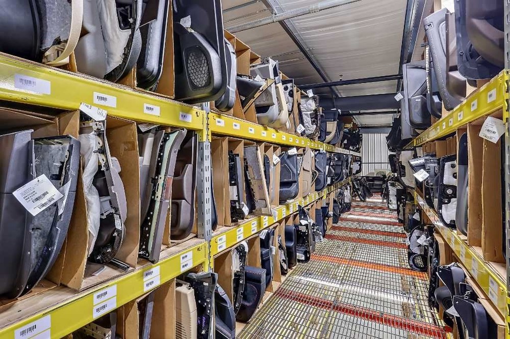 17 DODGE RAM 1500 5.7L AIR SHUTTER