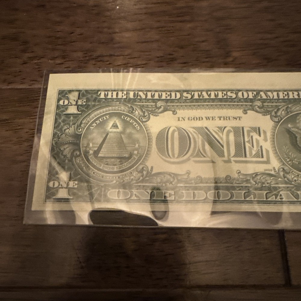 1977 $1 DOLLAR BILL ERROR NOTE ..MISALIGNED, MISPRINT, OFFSET