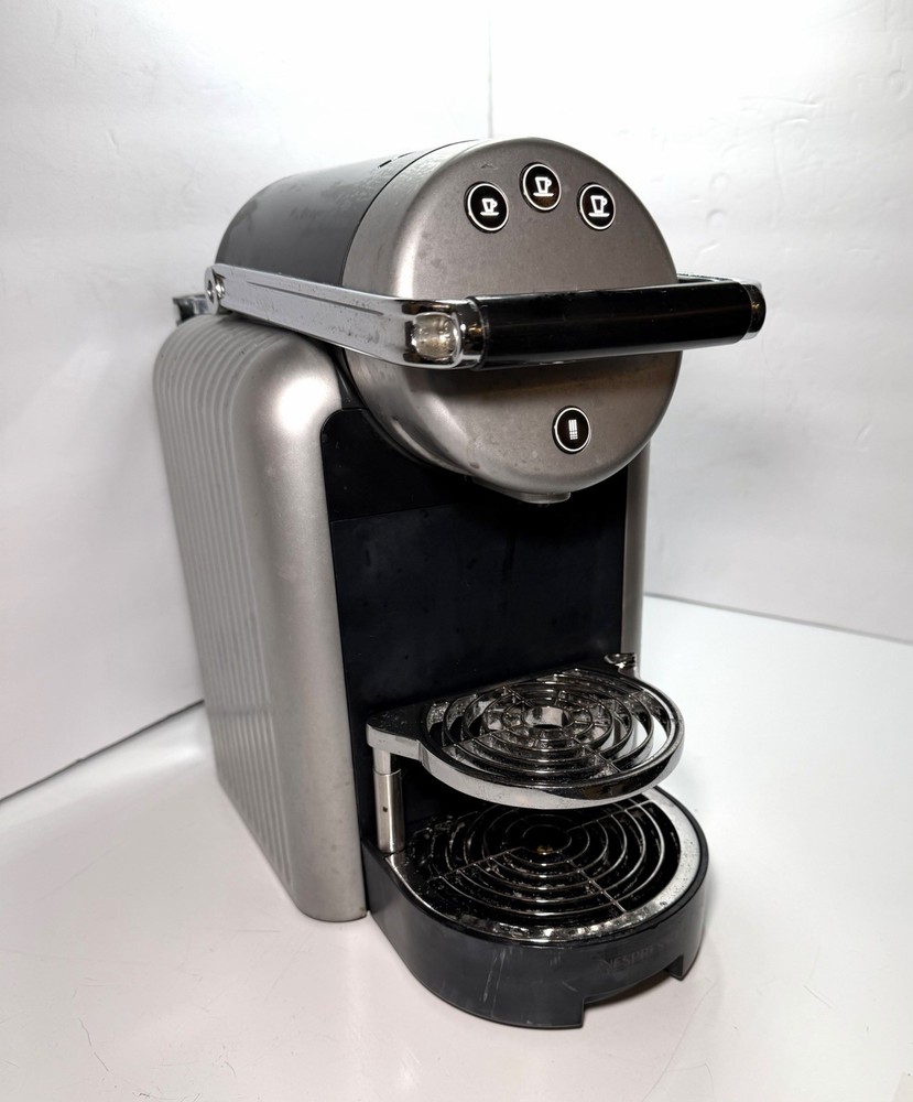 Nespresso Vertuo Coffee Machine Type 9737N Espresso Maker Powers On Silver