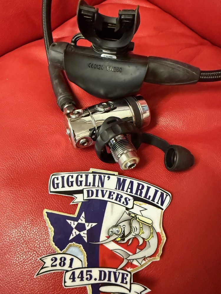 SCUBA REGULATOR - HOLLIS DC1 DIN / 212 Regulator