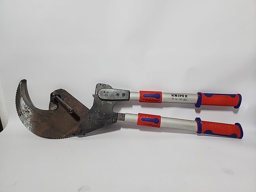 KNIPEX 95 32 100 CABLE CUTTERS