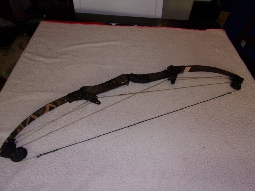 Vintage Bear Whitetail Hunter Compound Bow
