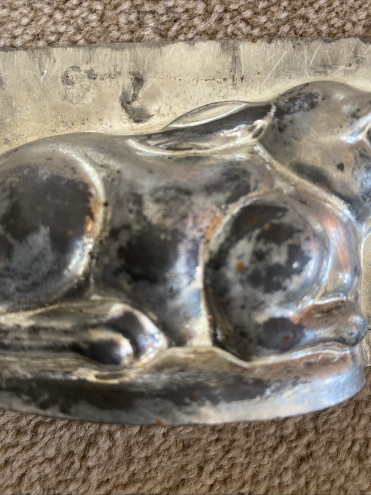 Vintage Easter Bunny Rabbit Mold Crouching 4.5 X 2