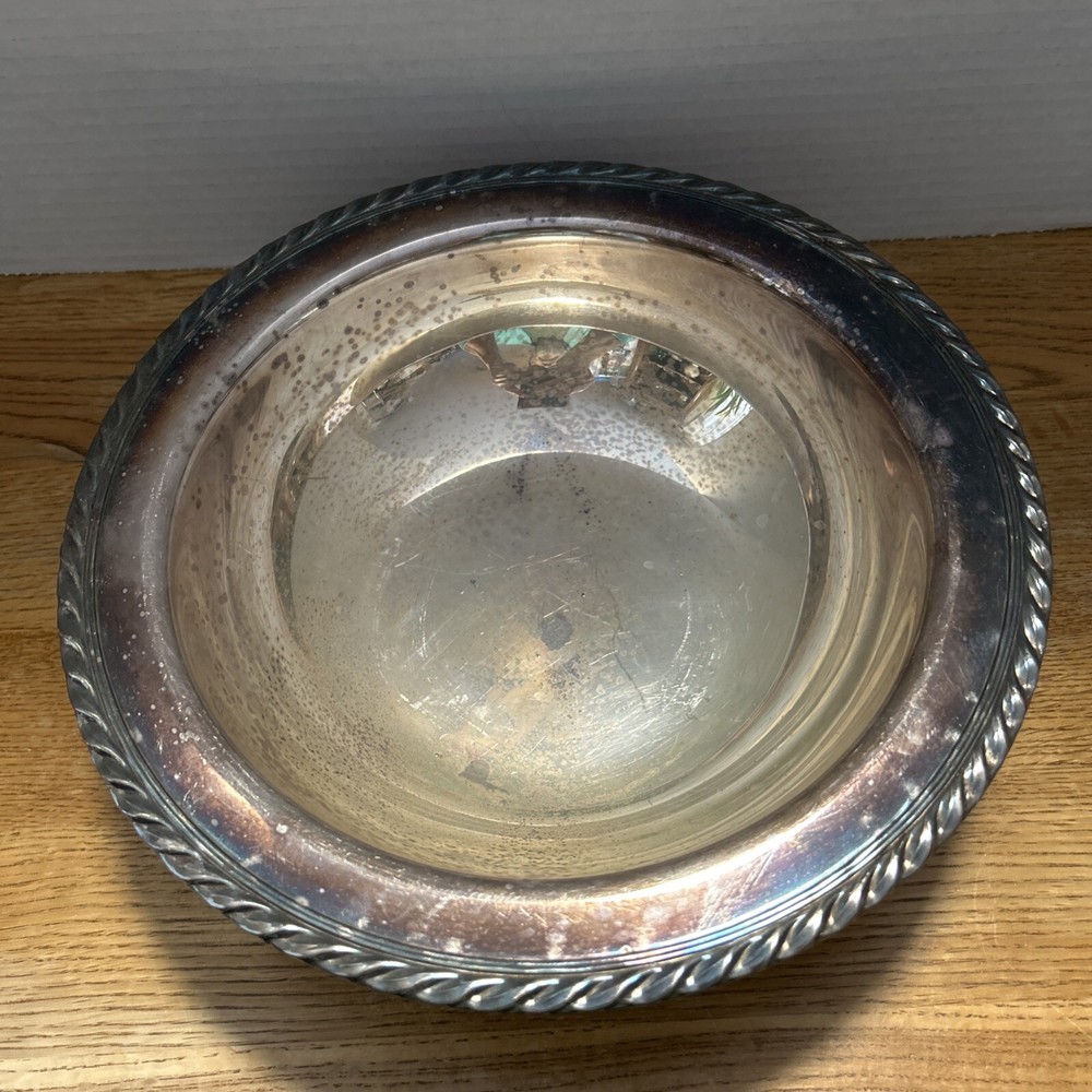 Vintage Silver Co. Round Covered Silver Plated Serving Dish