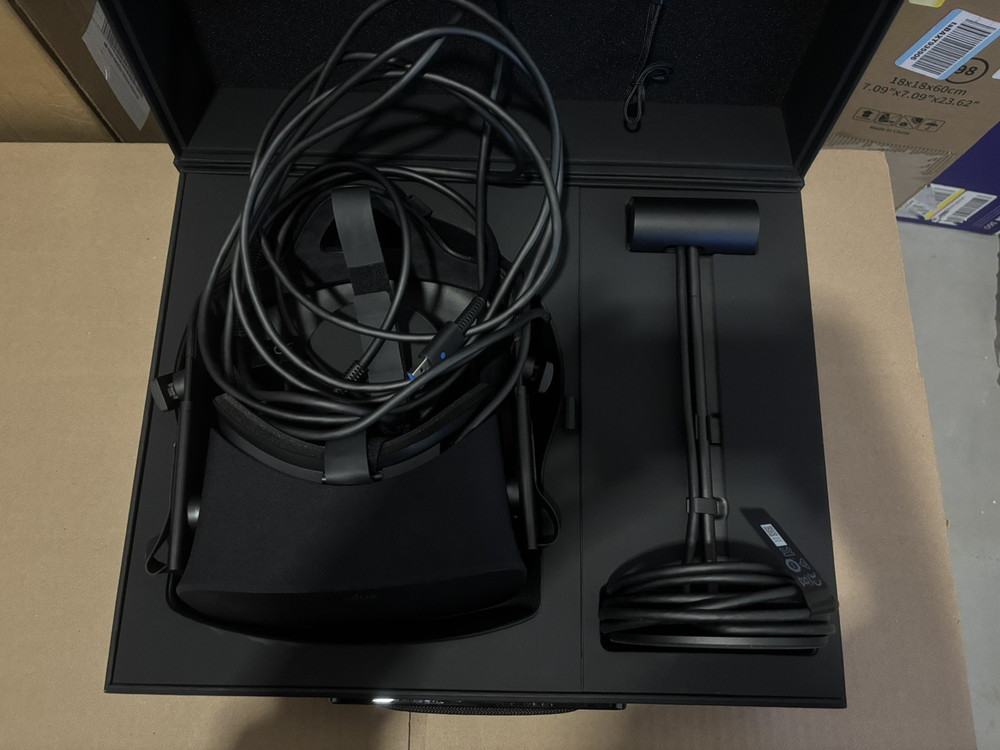 Oculus Rift VR Headset w/ Accessories & Xbox Controller –Untested