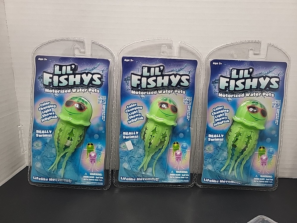 Lil'Fishys Motorized Water Pets Color Changing Light Inside Made in China