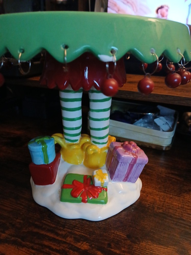 m studios ceramic Elf Cake Holder