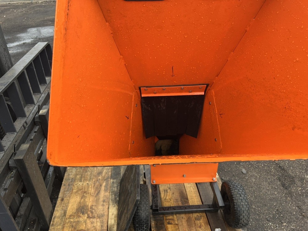 Yardmax Chipper Shredder With Spare Motor.