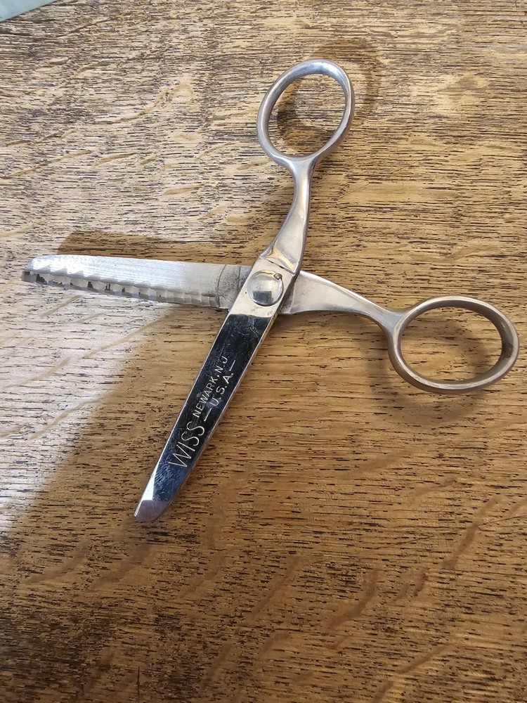 Vintage WISS Junior Pinker Model D With Original Box (Bin3)