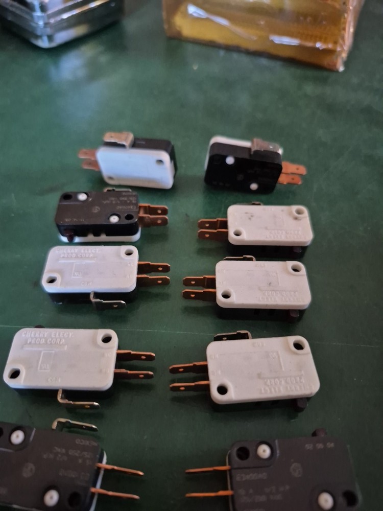 E3400A0 Cherry Electronics 15A Microswitch Snap Acting Lot Of 5