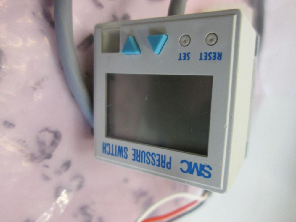 SMC, ISE4-T1-25, Digital Pressure Switch, Used