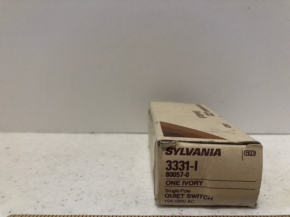 Vintage Sylvania Single Pole Quiet Switch Model 3331-1 NOS