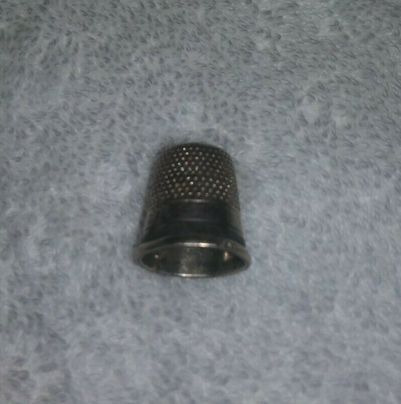 Antique Thimble, Sterling 7, Silver, Sewing, simple design .