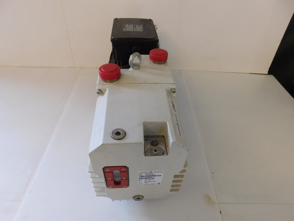 PFEIFFER TYPE UNO 30M VACUUM PUMP (SCW29)