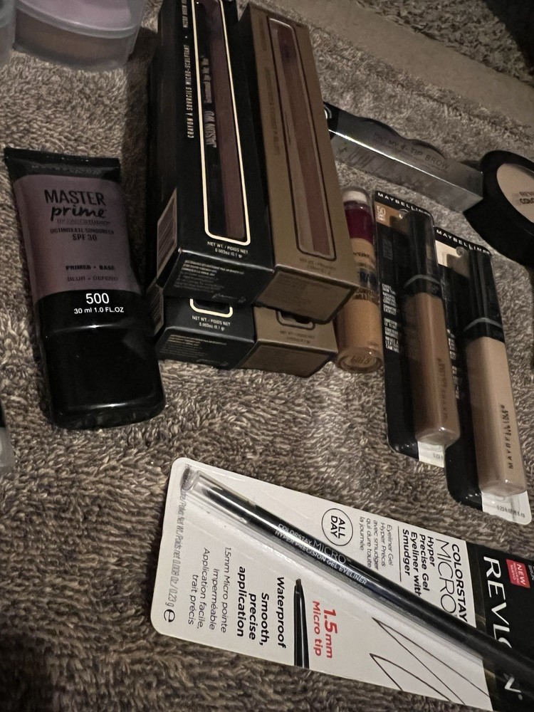 Makeup Lot/ 23 Pieces