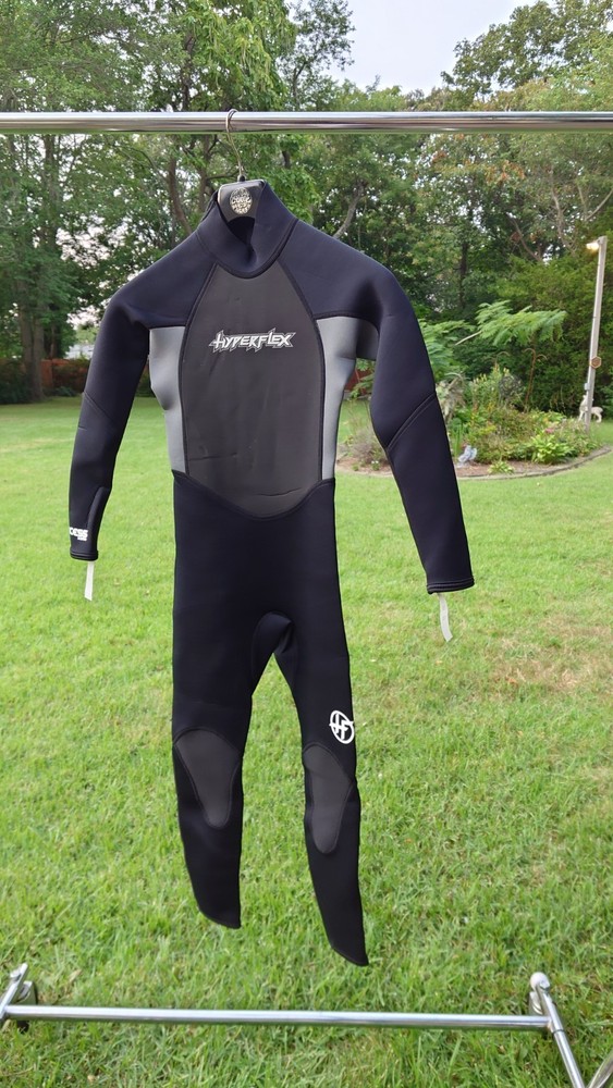 NEW HYPERFLEX JUNIOR ACCESS 3/2 BACK ZIP- SIZE 10 - JUNIOR FULL WETSUIT