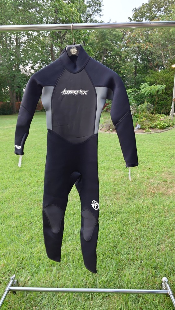 NEW HYPERFLEX JUNIOR ACCESS 3/2 BACK ZIP- SIZE 10 - JUNIOR FULL WETSUIT