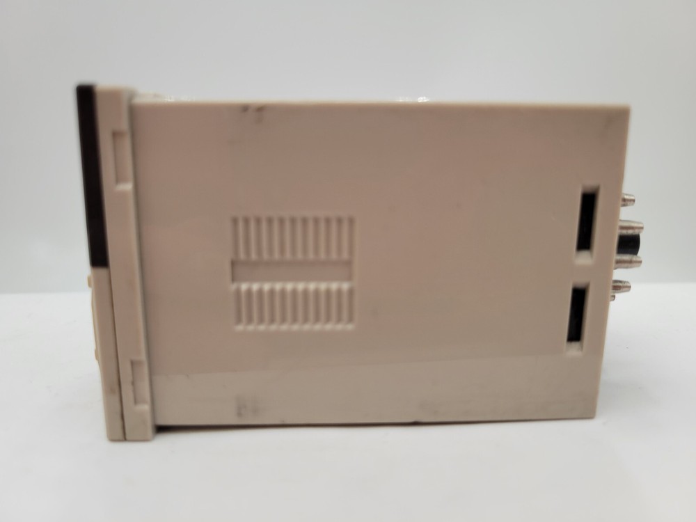 Omron H3CA-A Solid State Timer Plug-In SPDT 3-Digit Display 3A 24-240V 11-Pin
