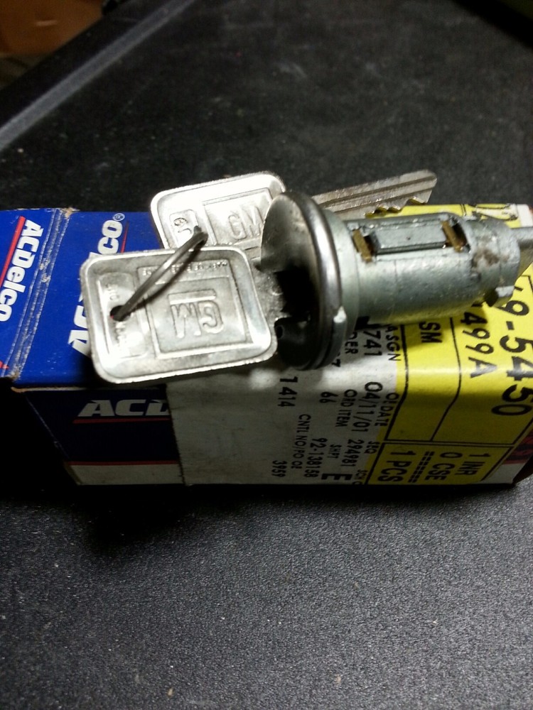 AC DELCO IGNITION SWITCH WITH KEYS D1499A