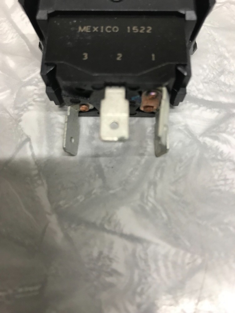 International 1677051C1 Rocker Switch