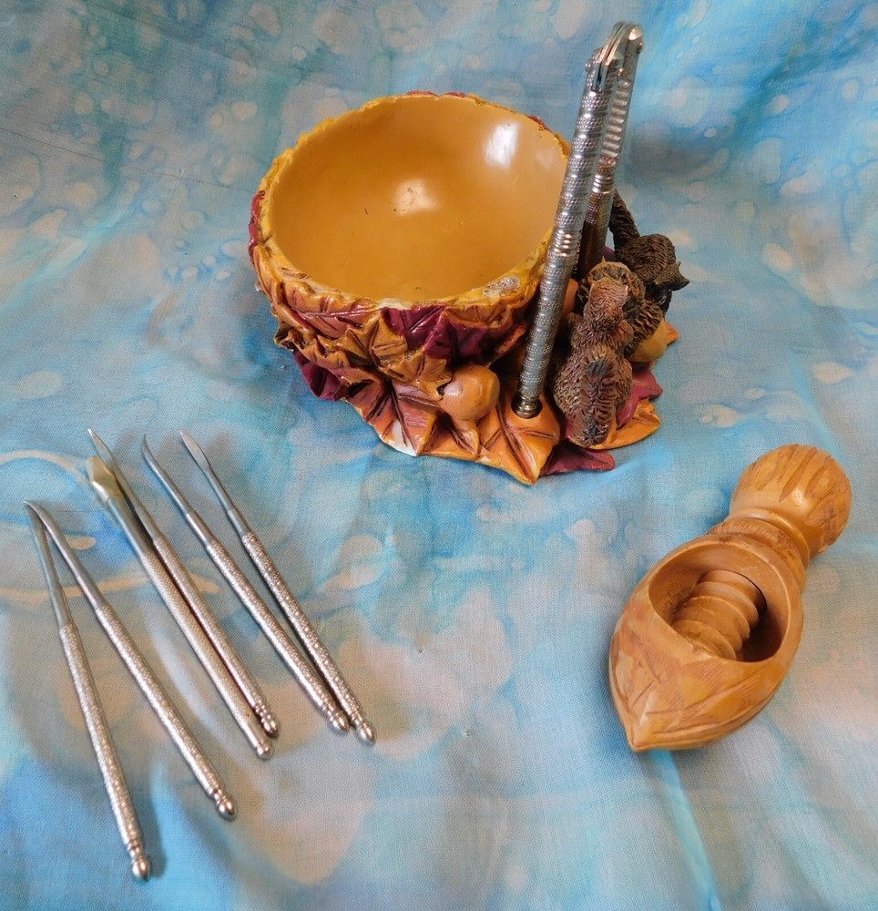 VINTAGE SQUIRREL ACORN LEAVES NUT BOWL W/ CRACKER & PICS + HANDHELD NUT CRACKER