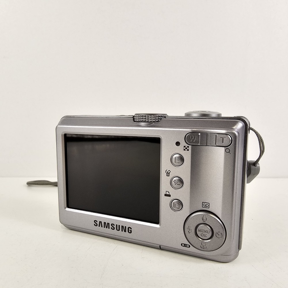 Samsung Digimax D73 7.2MP Compact Digital Camera - Silver
