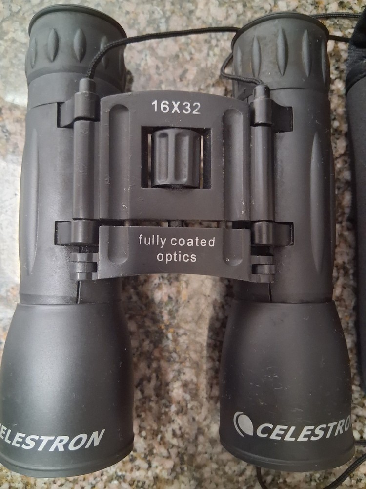 Celestron Focusview 16X32 Binoculars /Case
