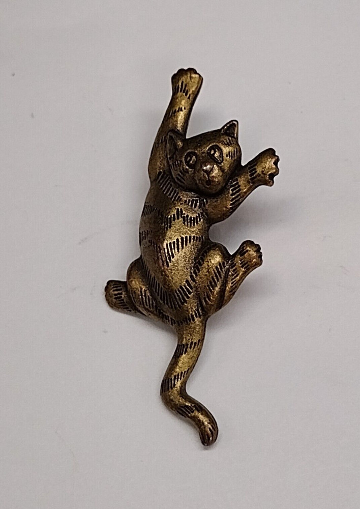 JJ Kitty Cat Crawling Lapel Tack Pin