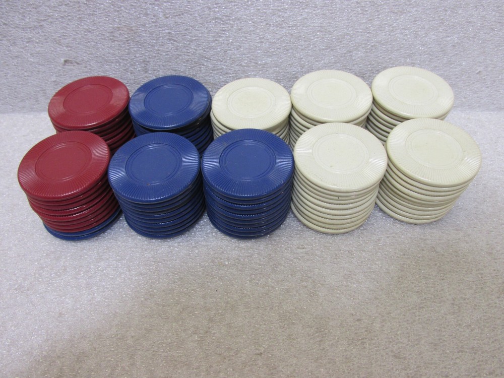 99 VINTAGE COMPOSITE INTERLOCKING POKER CHIPS IN OLD CARDBOARD FRUIT BOX