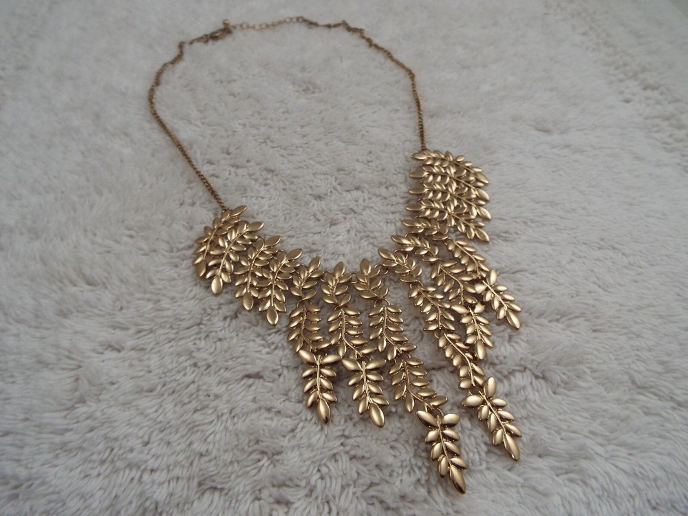Goldtone Leaf Scoop Necklace (A71)