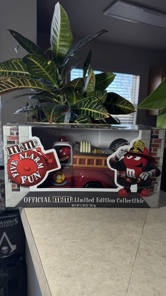 M&M's Five Alarm Fun Red Fire Engine Candy Dispenser Limited Edition Collectible