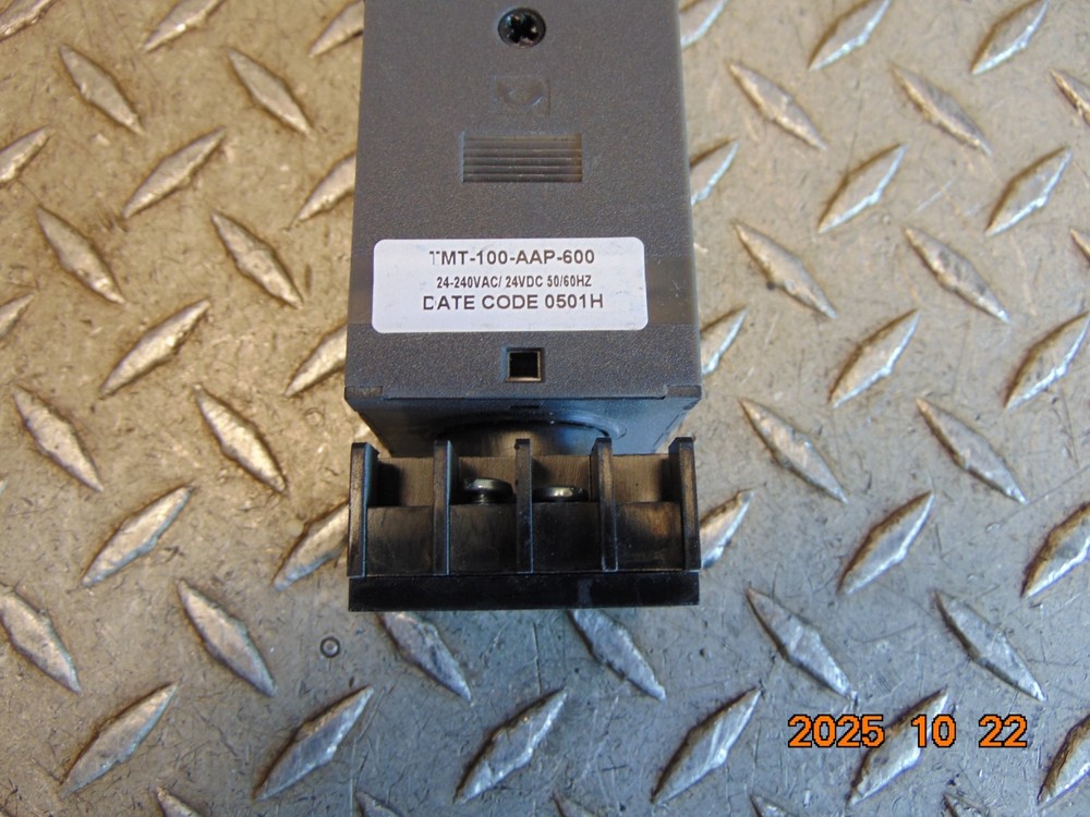 DIVERSIFIED ELECTRONICS TMT-100-AAP-600 TIME DELAY RELAY with SOCKET BASE