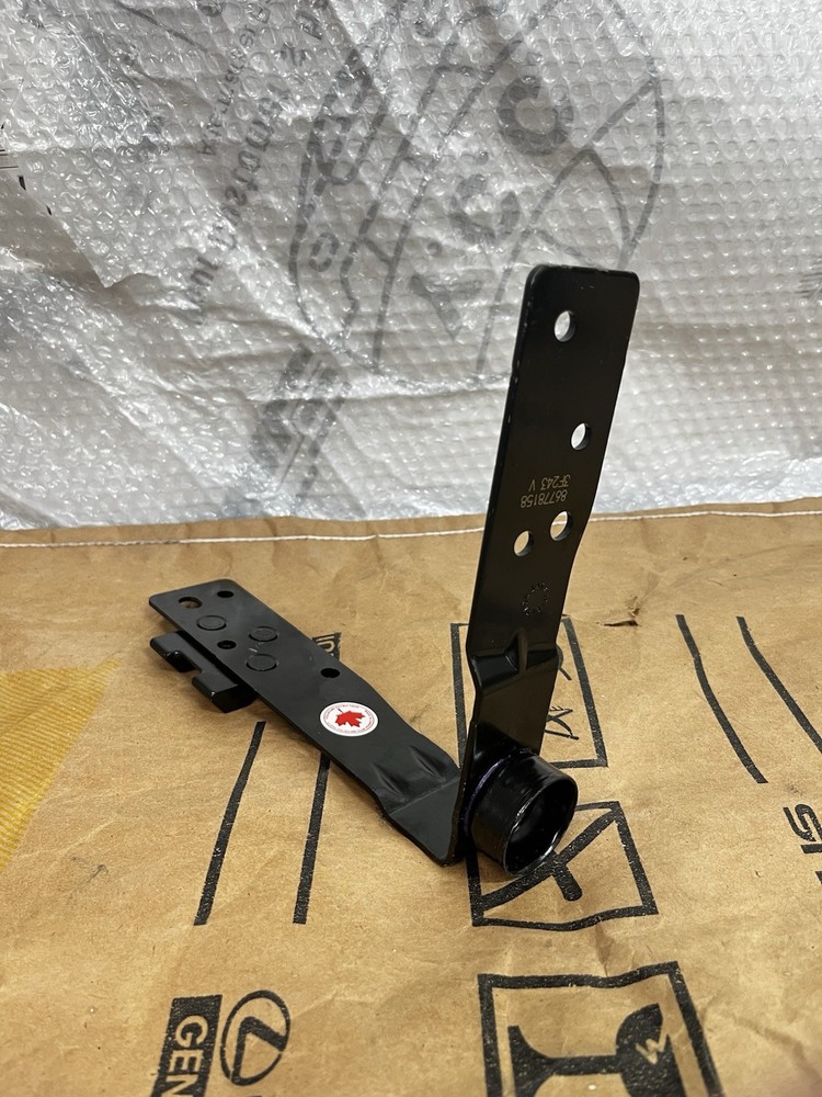 Genuine GM Passenger Side Tailgate Closure Side Hinge 84708311