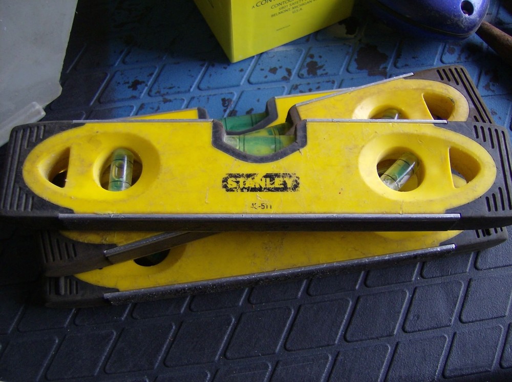 STANLEY 9" TORPEDO LEVEL STHT43511-8 SHOCK RESISTANT