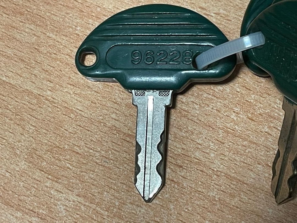 OEM PACHISLO SLOT MACHINE DOOR KEY # 96228