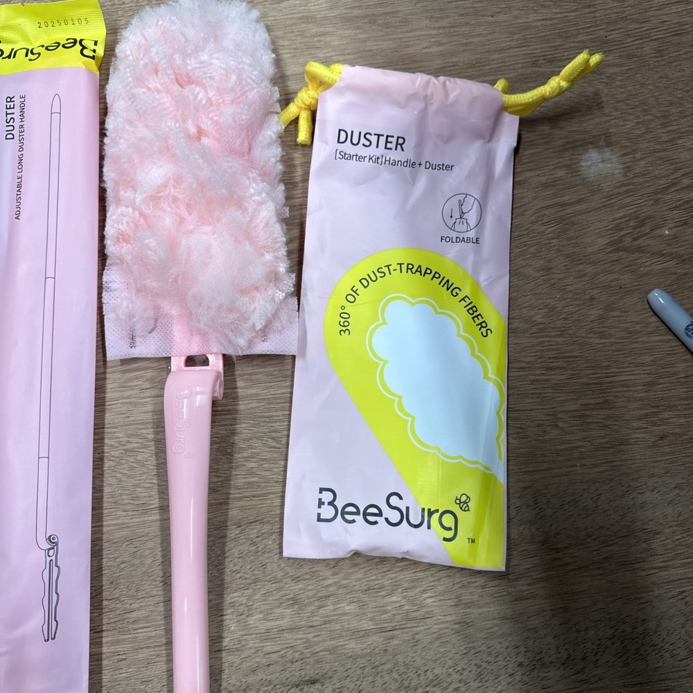 BeeSurg Duster With Extension Handle And 24 Refills Total