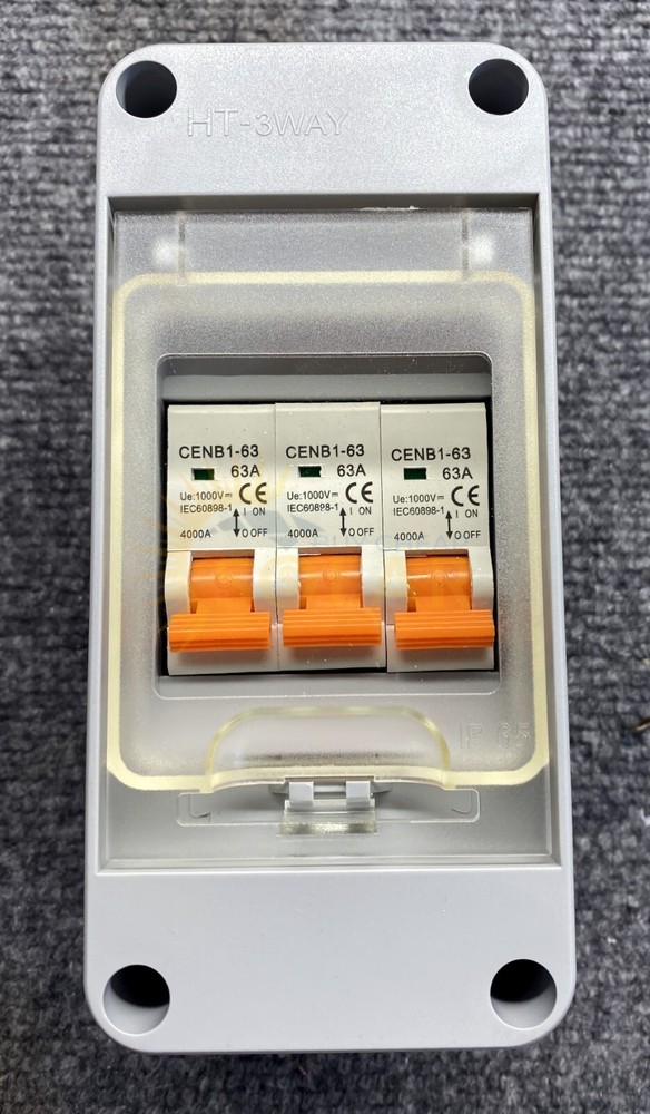 Solar 3 String Combiner DC Disconnect 1000V 63A with Breakers Rainproof new!