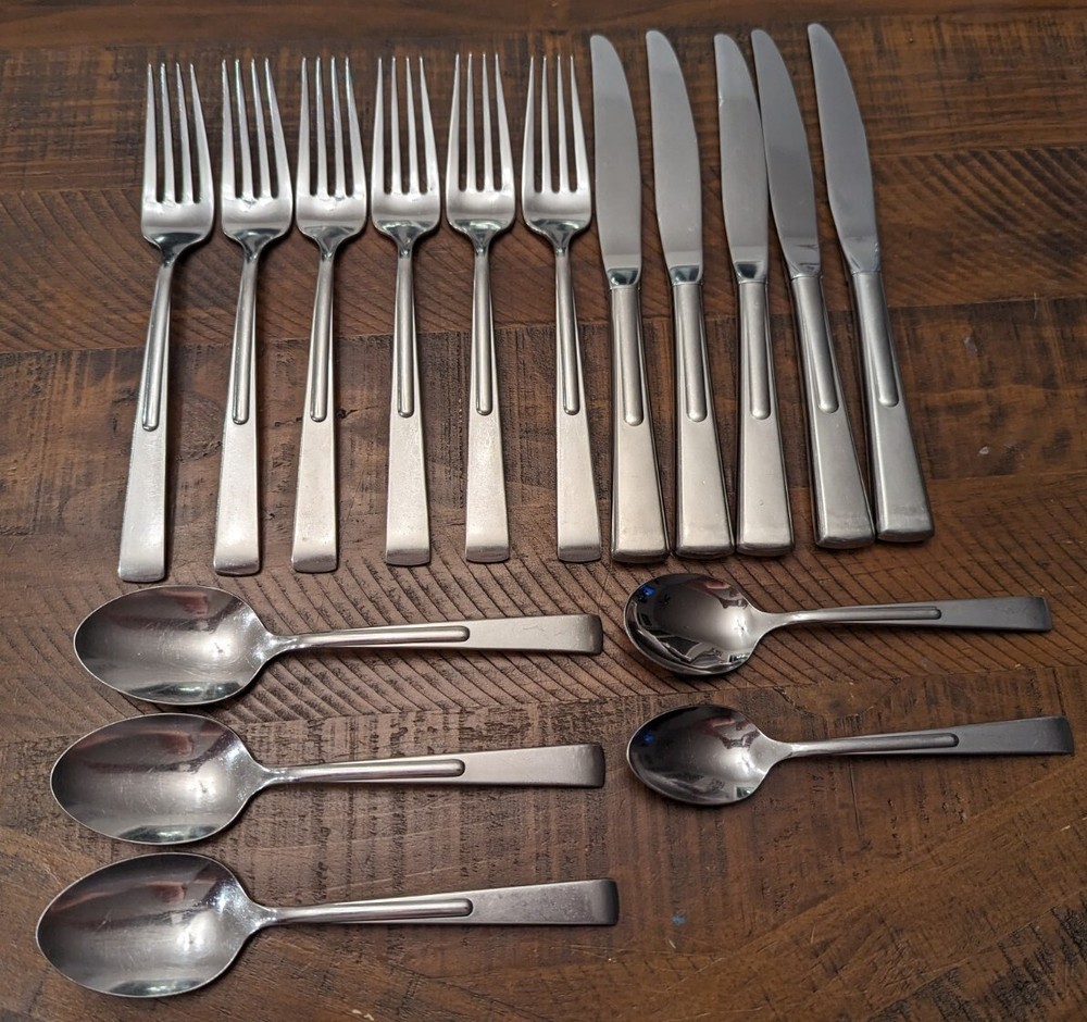 16 x Oneida USA Centigrade Stainless Flatware Spoons Forks Knives