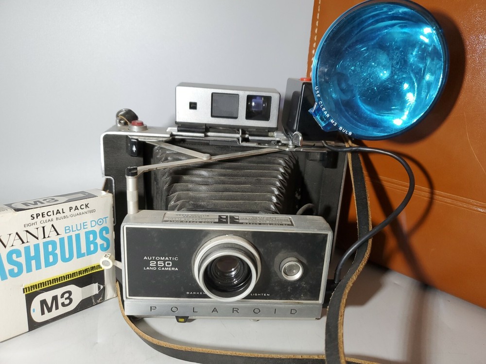 Vintage Land Camera Model 250-Flash-Leather Case