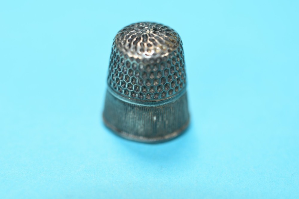 Vintage Sterling Silver Thimble 9 with Hallmark inside -- 2067