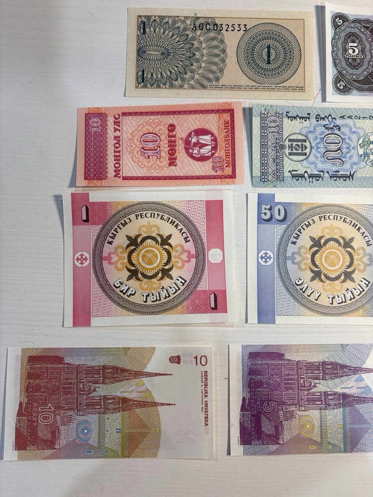 World Banknotes Collection Lot: (11 Note Lot)
