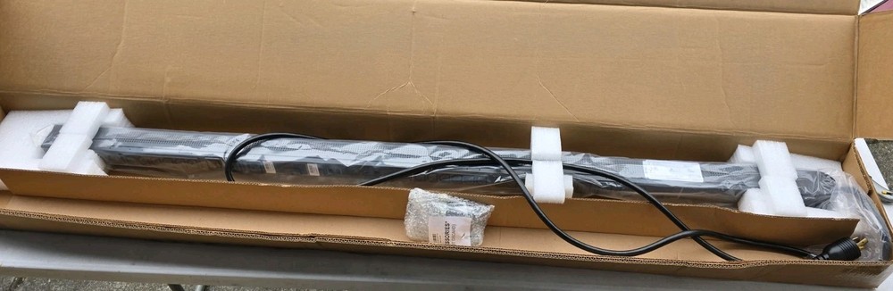 Server Technology STV-3101B Sentry smart Cabinet Distribution Unit