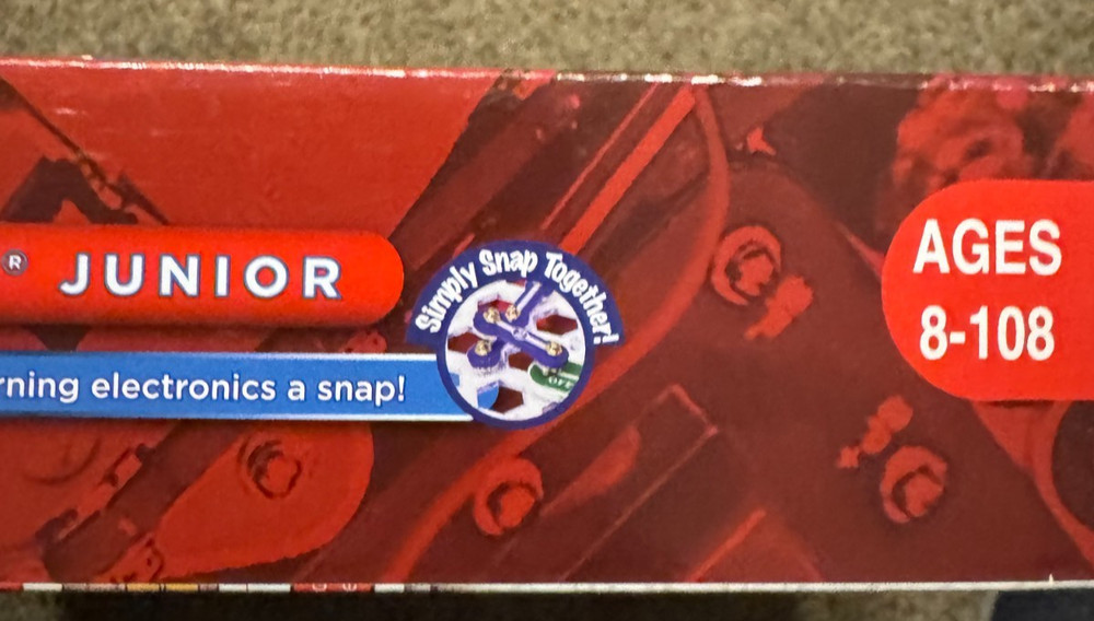 Snap Circuits Junior SC-100 Electronics Kit STEM Elenco Build 100 Projects Compl