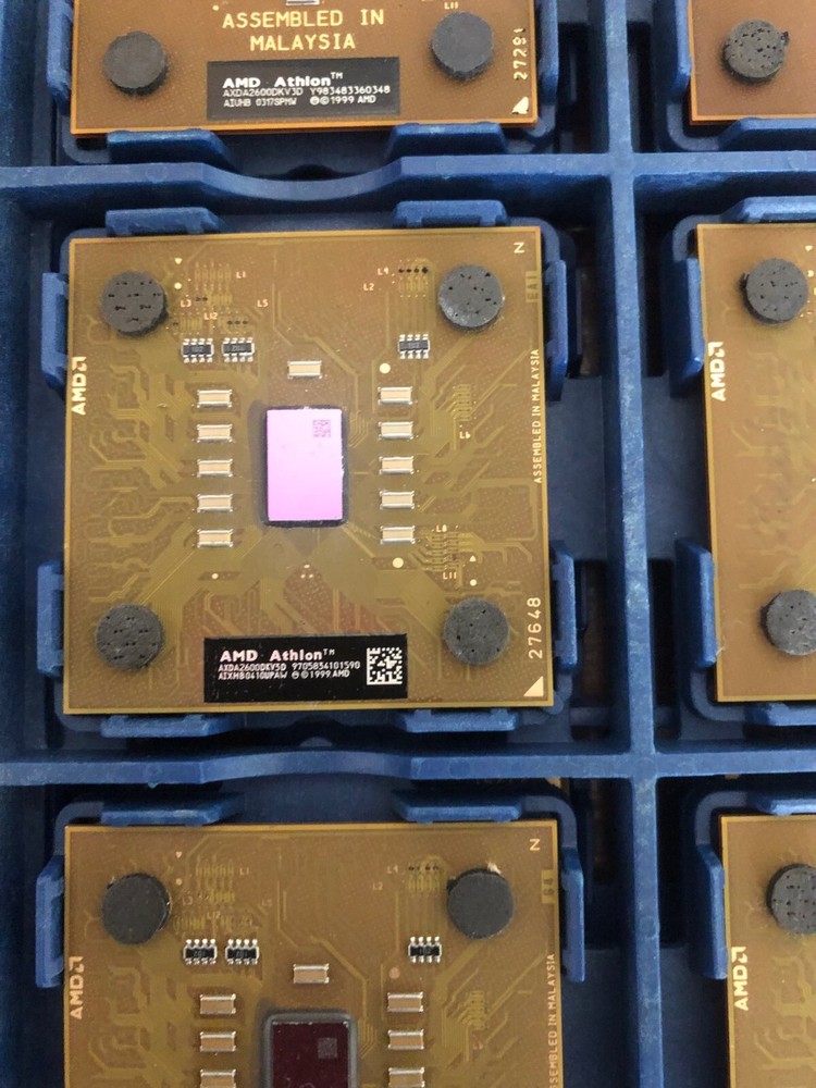 AMD Athlon XP 2600+ 2.08 GHz (AXDA2600DKV3D) Processor